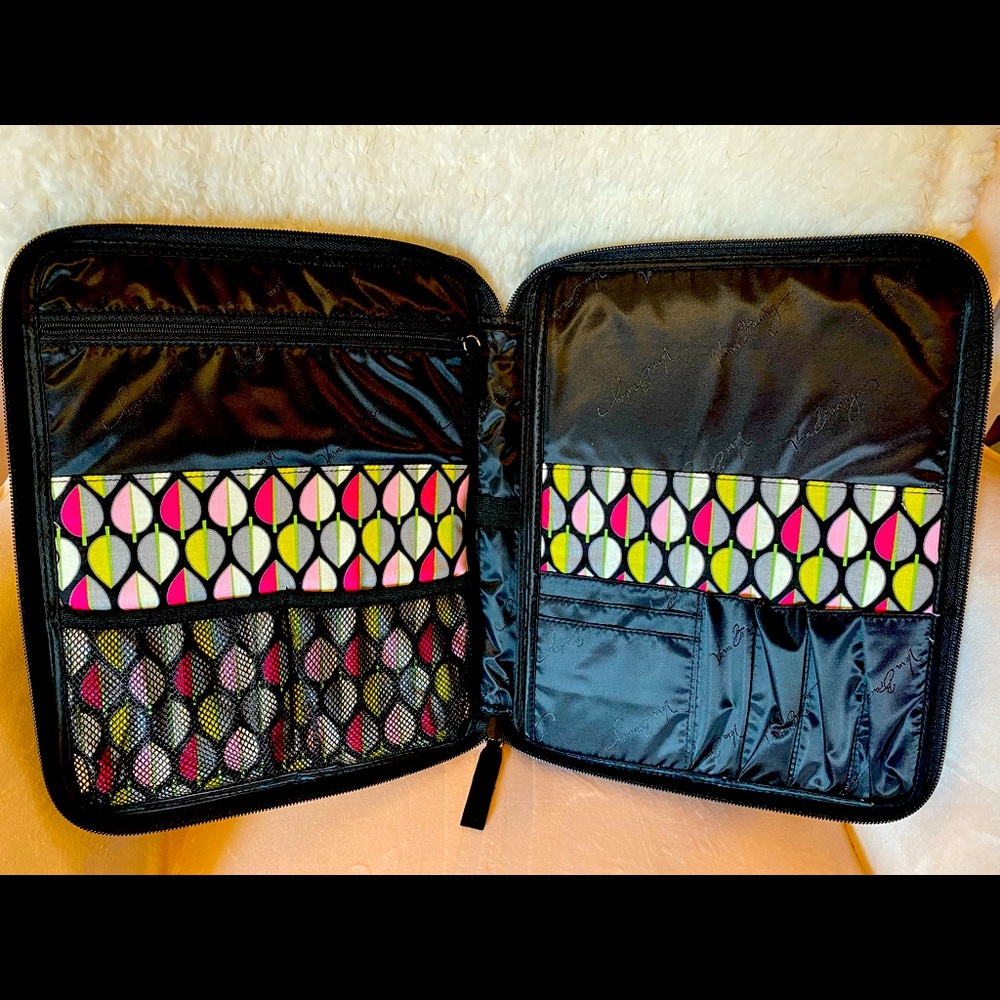 Vera Bradley - tablet tamer